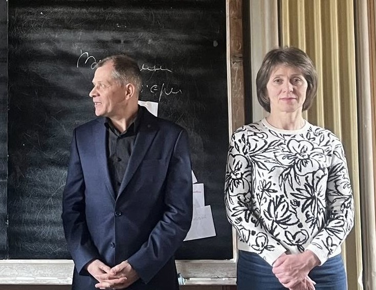 Декан філологічного факультету ЧНУ Ярослав Редьква та декан факультету філології і журналістики ТНПУ Галина Бачинська.